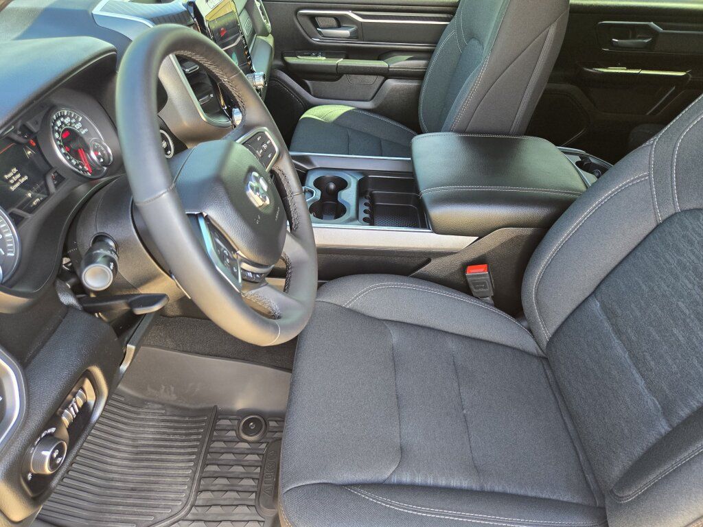 Used 2025 RAM 1500 Big Horn AWD/4WD image 8