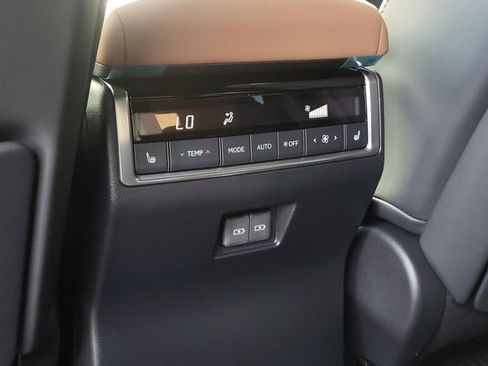 Used 2025 Lexus GX 550 w/ Accessory Package (2T) image 15