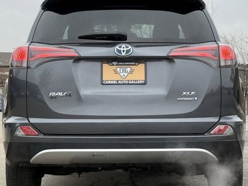 Used 2018 Toyota RAV4 XLE image 4