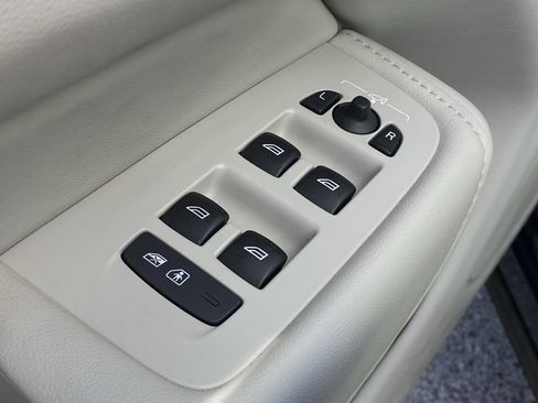 Used 2023 Volvo XC60 B5 Plus w/ Protection Package Premier image 22