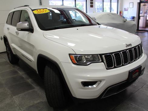 Used 2017 Jeep Grand Cherokee Limited AWD/4WD image 3