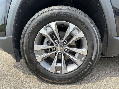 Used 2025 Chevrolet Equinox LT w/ Convenience Package II FWD image 9