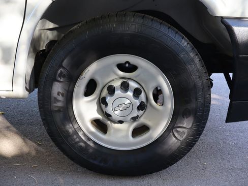 Used 2017 Chevrolet Express 2500 LS image 40