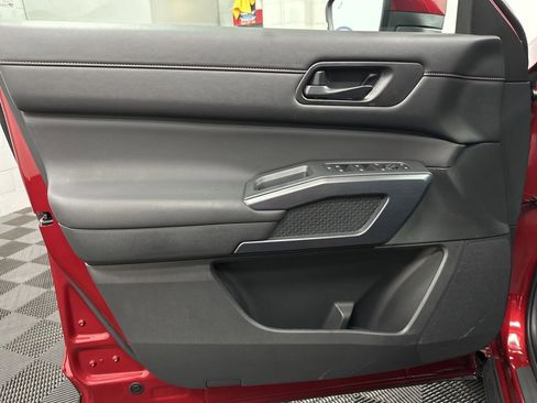 Used 2025 Nissan Pathfinder Rock Creek image 16