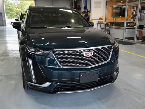 Used 2025 Cadillac XT6 Premium Luxury image 3