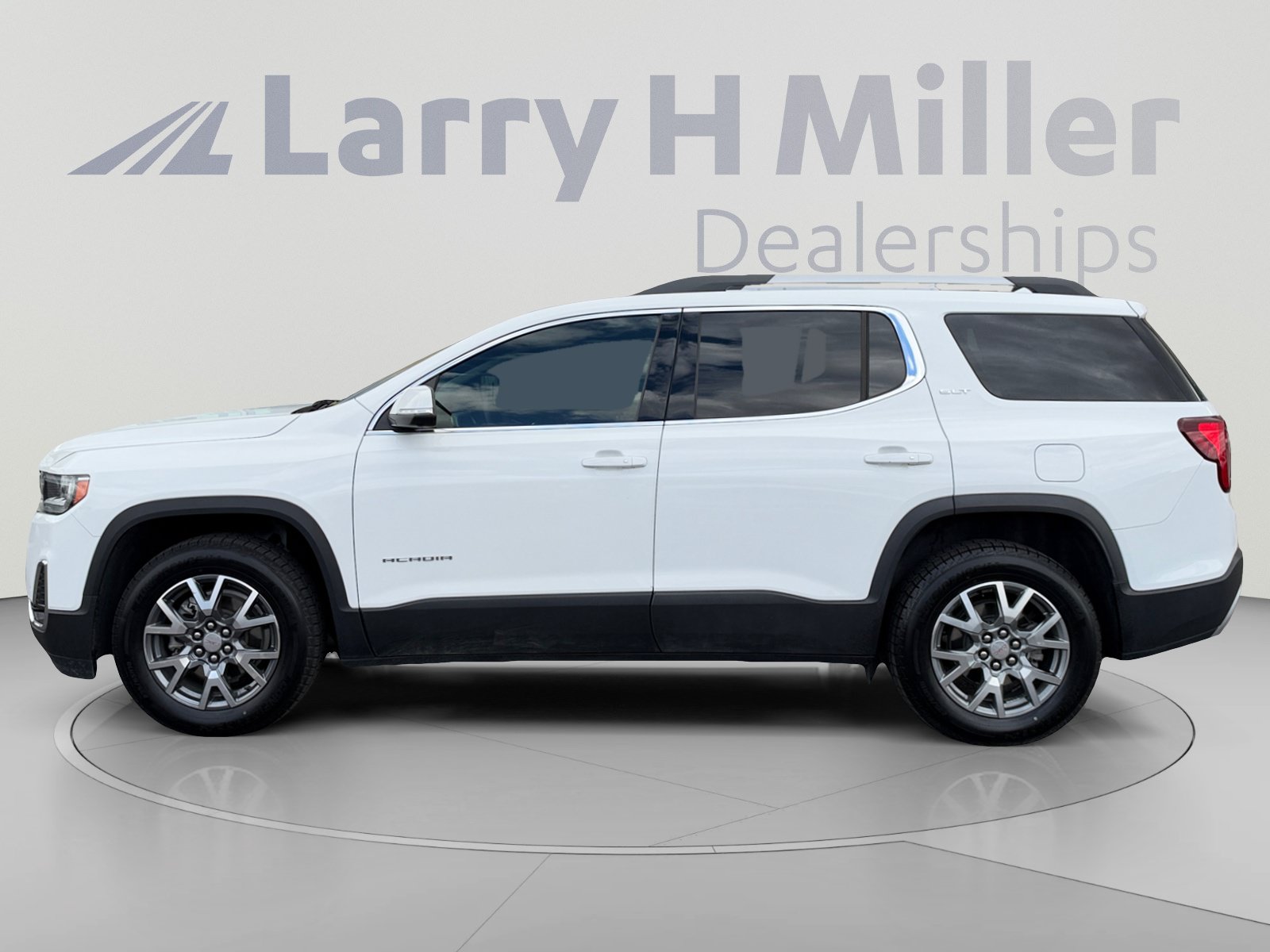 Used 2022 GMC Acadia SLT w/ Technology Package AWD/4WD image 2