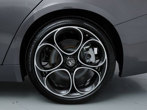 New 2025 Alfa Romeo Giulia w/ Driving Assist Package RWD image 19