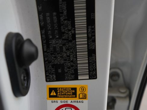 Used 2017 Toyota Highlander XLE image 24