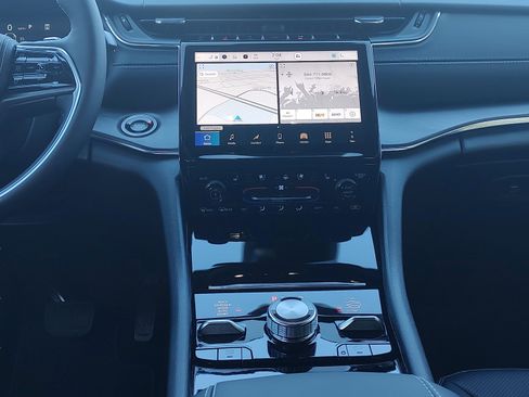 New 2025 Jeep Grand Cherokee L Overland w/ Trailer Tow Package AWD/4WD image 13