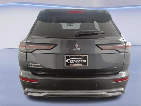 Used 2025 Mitsubishi Outlander SE FWD image 6