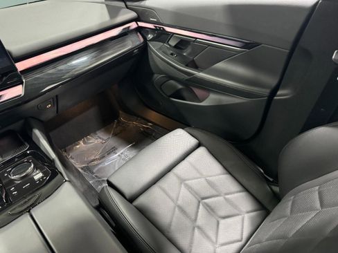 Used 2025 BMW i5 xDrive40 w/ Premium Package image 17