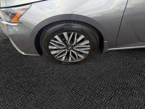Used 2024 Nissan Altima 2.5 SV w/ SV Premium Package FWD image 9