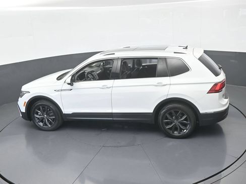 Used 2024 Volkswagen Tiguan SE FWD image 46