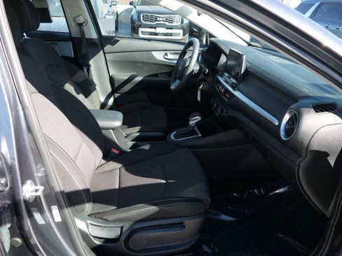 Used 2023 Kia Forte LXS w/ LXS Technology Package image 32