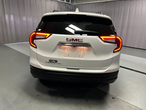 Used 2024 GMC Terrain SLE w/ Driver Convenience Package FWD image 6