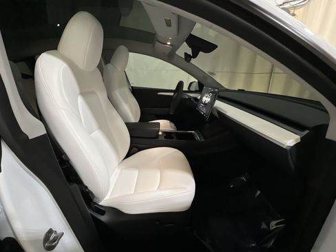 Used 2024 Tesla Model Y Performance AWD/4WD image 32