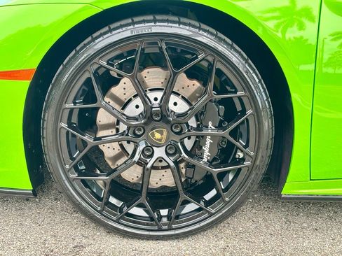 Used 2021 Lamborghini Huracan EVO RWD image 17