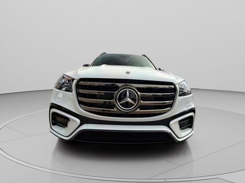 New 2026 Mercedes-Benz GLS 580 4MATIC image 8