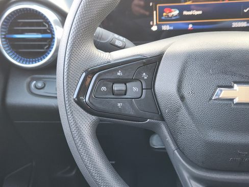 Used 2025 Chevrolet Trax LT FWD image 28