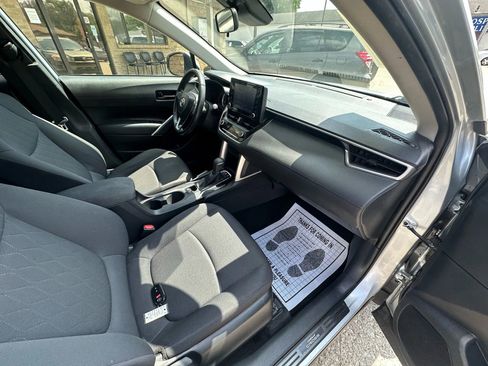 Used 2022 Toyota Corolla Cross LE image 10