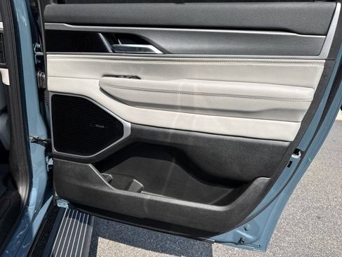 New 2026 Jeep Grand Wagoneer L Limited AWD/4WD image 15