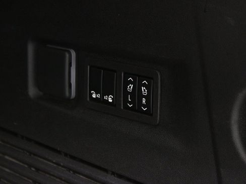 Used 2023 Chevrolet Suburban Premier image 36