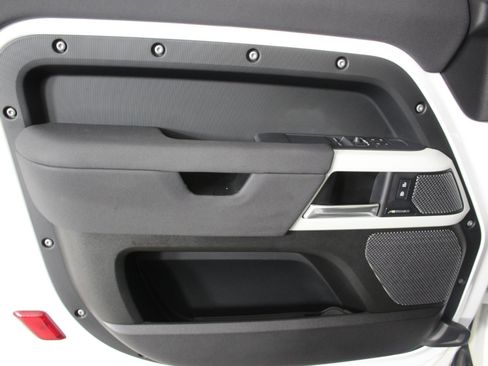 Used 2023 Land Rover Defender 90 S image 12