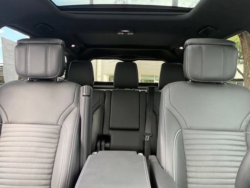 Used 2023 Land Rover Discovery HSE R-Dynamic AWD/4WD image 18