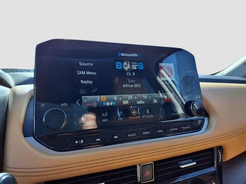 Used 2023 Nissan Rogue Platinum image 12