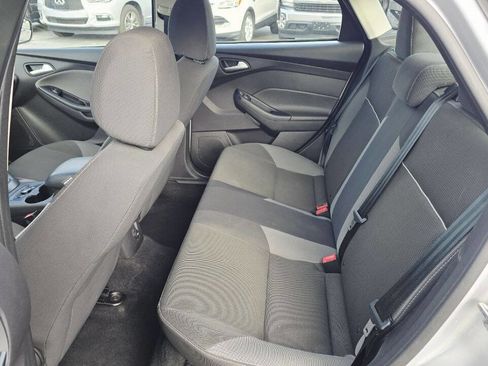 Used 2013 Ford Focus SE w/ SE Winter Pkg image 11