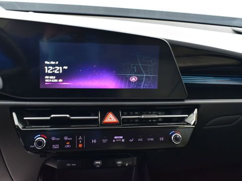 Used 2023 Kia Niro EX Touring image 18