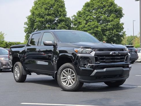 Used 2023 Chevrolet Colorado LT w/ LT Convenience Package II AWD/4WD image 2