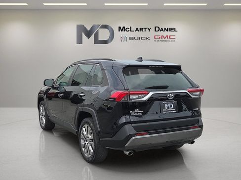 Used 2019 Toyota RAV4 Limited FWD image 13