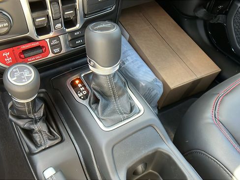 New 2025 Jeep Gladiator Rubicon AWD/4WD image 21