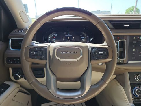 Used 2023 GMC Yukon Denali w/ Advanced Technology Package image 14