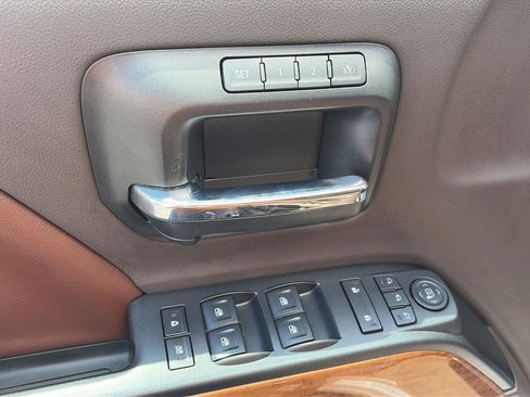 Used 2016 Chevrolet Silverado 1500 High Country w/ High Country Premium Package AWD/4WD image 10