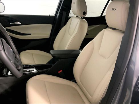 Used 2025 Buick Encore GX Sport Touring w/ Advanced Technology Package FWD image 22