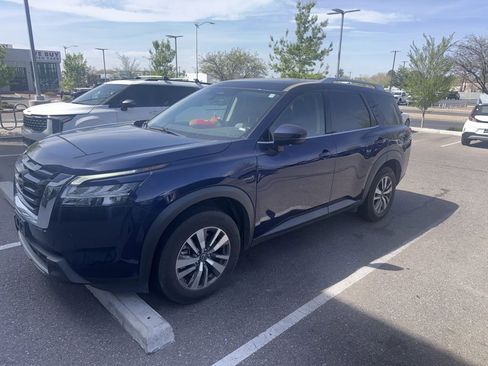 Used 2023 Nissan Pathfinder SL image 9