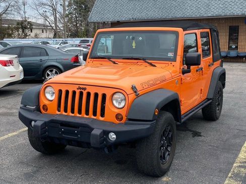 Used 2013 Jeep Wrangler Unlimited Sahara image 33