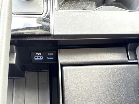 Used 2024 Toyota Tundra Limited image 34