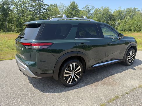 Certified 2024 Nissan Pathfinder Platinum AWD/4WD image 5