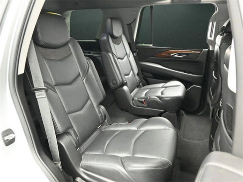 Used 2018 Cadillac Escalade Luxury image 19
