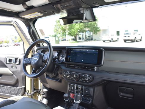 Used 2025 Jeep Gladiator Mojave image 29