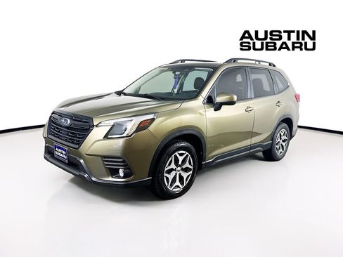 Used 2023 Subaru Forester Premium AWD/4WD image 3