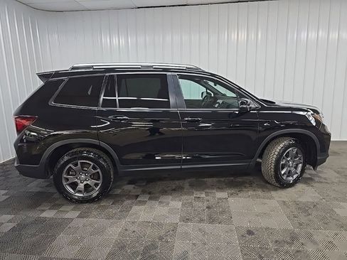 Used 2024 Honda Passport TrailSport image 2