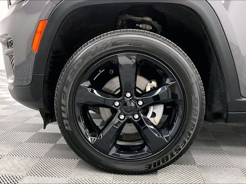 Used 2024 Jeep Grand Cherokee Altitude AWD/4WD image 10