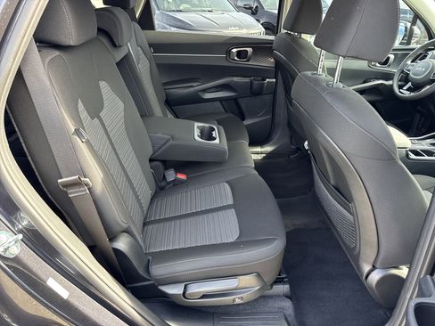 Certified 2025 Kia Sorento LX image 15