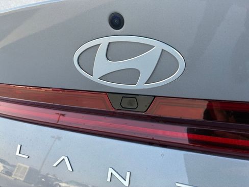 Used 2025 Hyundai Elantra Limited image 24