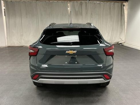 New 2026 Chevrolet Trax LT w/ LT Convenience Package FWD image 4