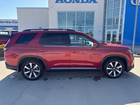 Used 2025 Honda Pilot Elite image 4